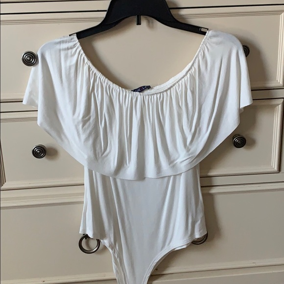 Adorable flowy top bodysuit - Picture 2 of 2